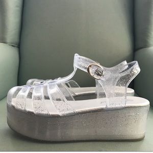 Sold on fb marketplace :Karla motley